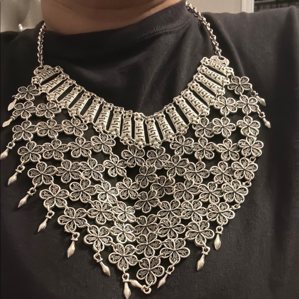 Elegant Silver Floral Necklace
